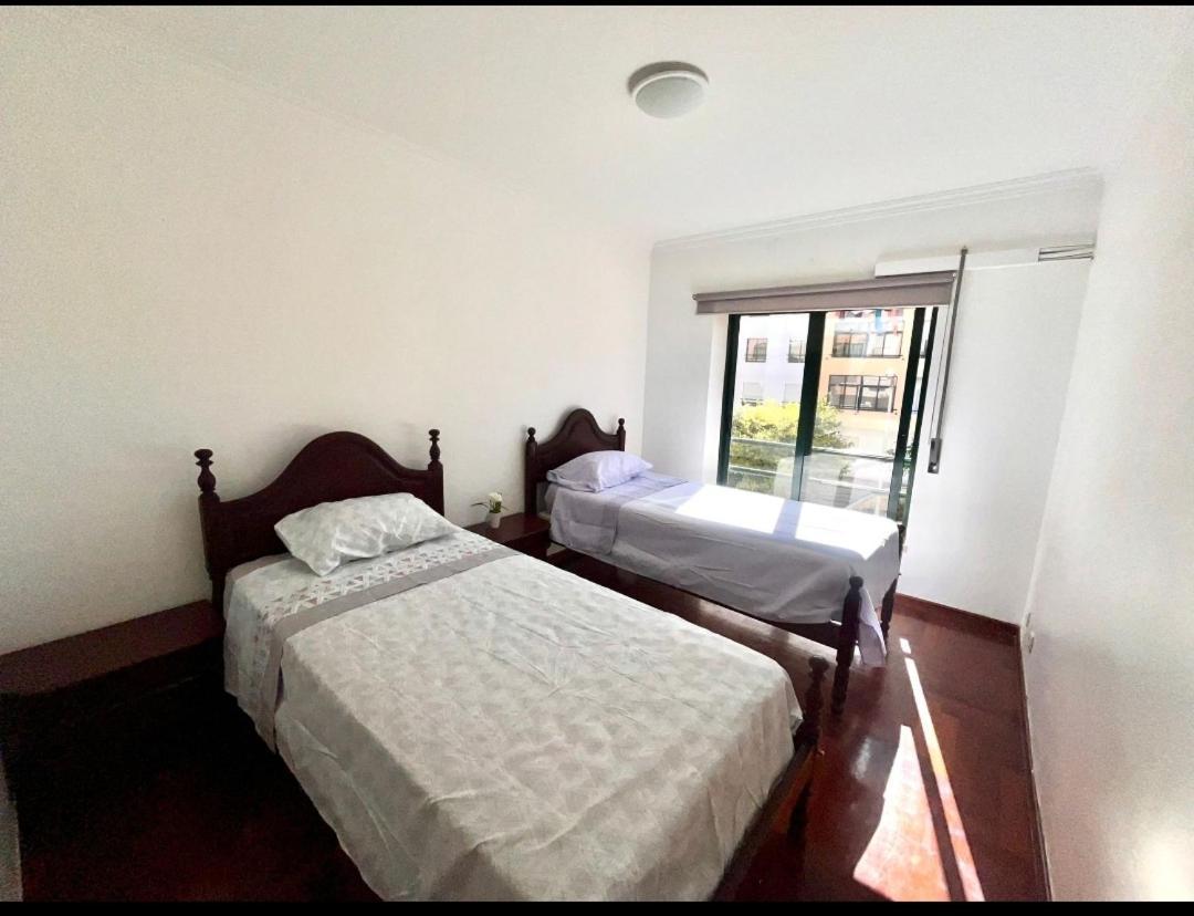 Quarto Boa Localizacao Com Cozinha E Casa De Banho Appartement Caparica Buitenkant foto