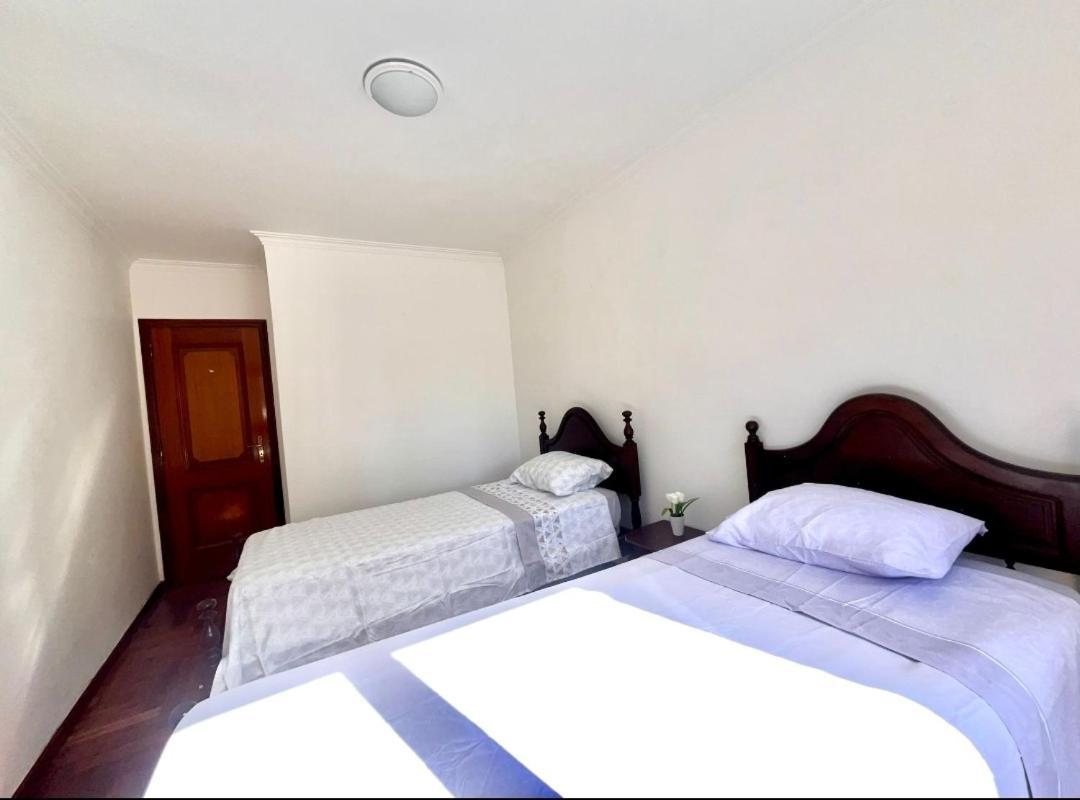 Quarto Boa Localizacao Com Cozinha E Casa De Banho Appartement Caparica Buitenkant foto