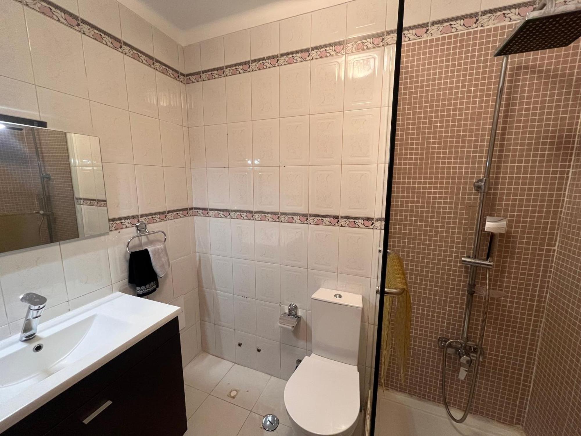 Quarto Boa Localizacao Com Cozinha E Casa De Banho Appartement Caparica Buitenkant foto