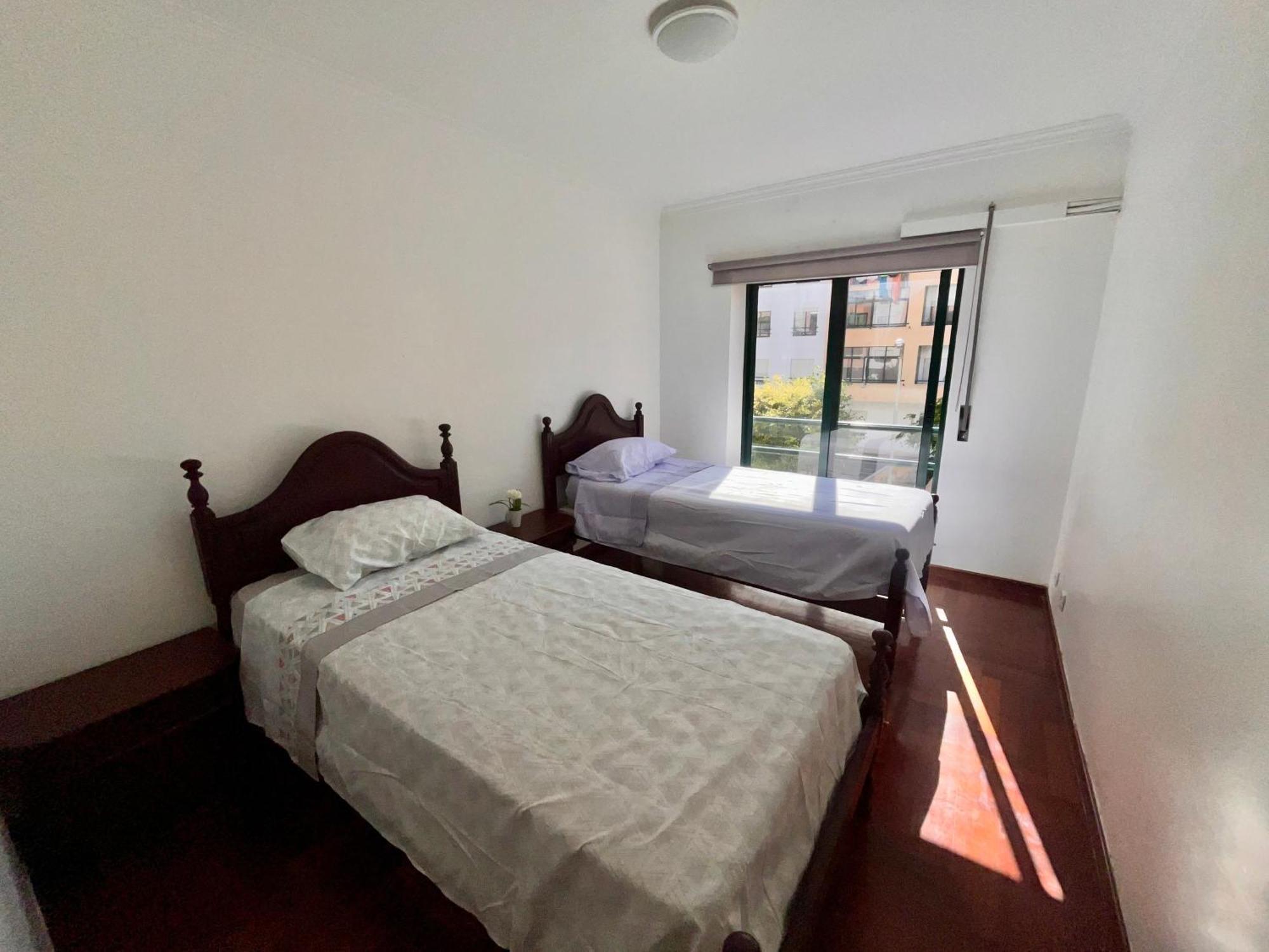 Quarto Boa Localizacao Com Cozinha E Casa De Banho Appartement Caparica Buitenkant foto